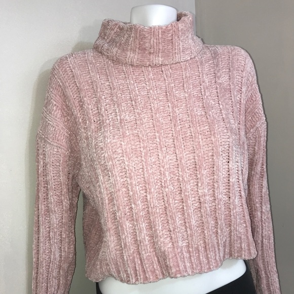 Urban Heritage BabyPink Cable Knit Cropped Sweater - Picture 2 of 13